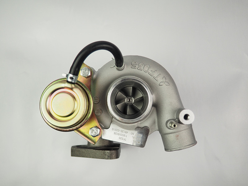 Moteur de TF035HM Mitsubishi Turbocharger 49135-03300 49135-03301 49135-03311 ME202879 ME190511 4M40